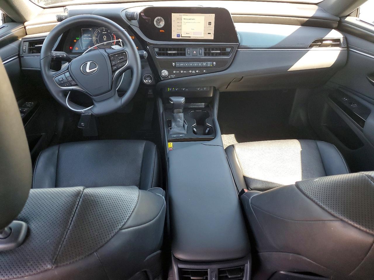 2025 LEXUS ES300