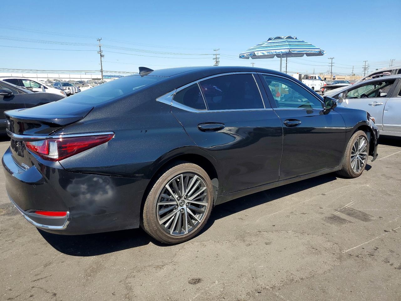 2025 LEXUS ES300
