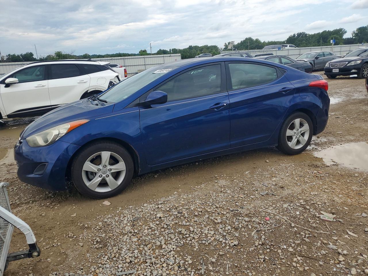 2013 HYUNDAI ELANTRA