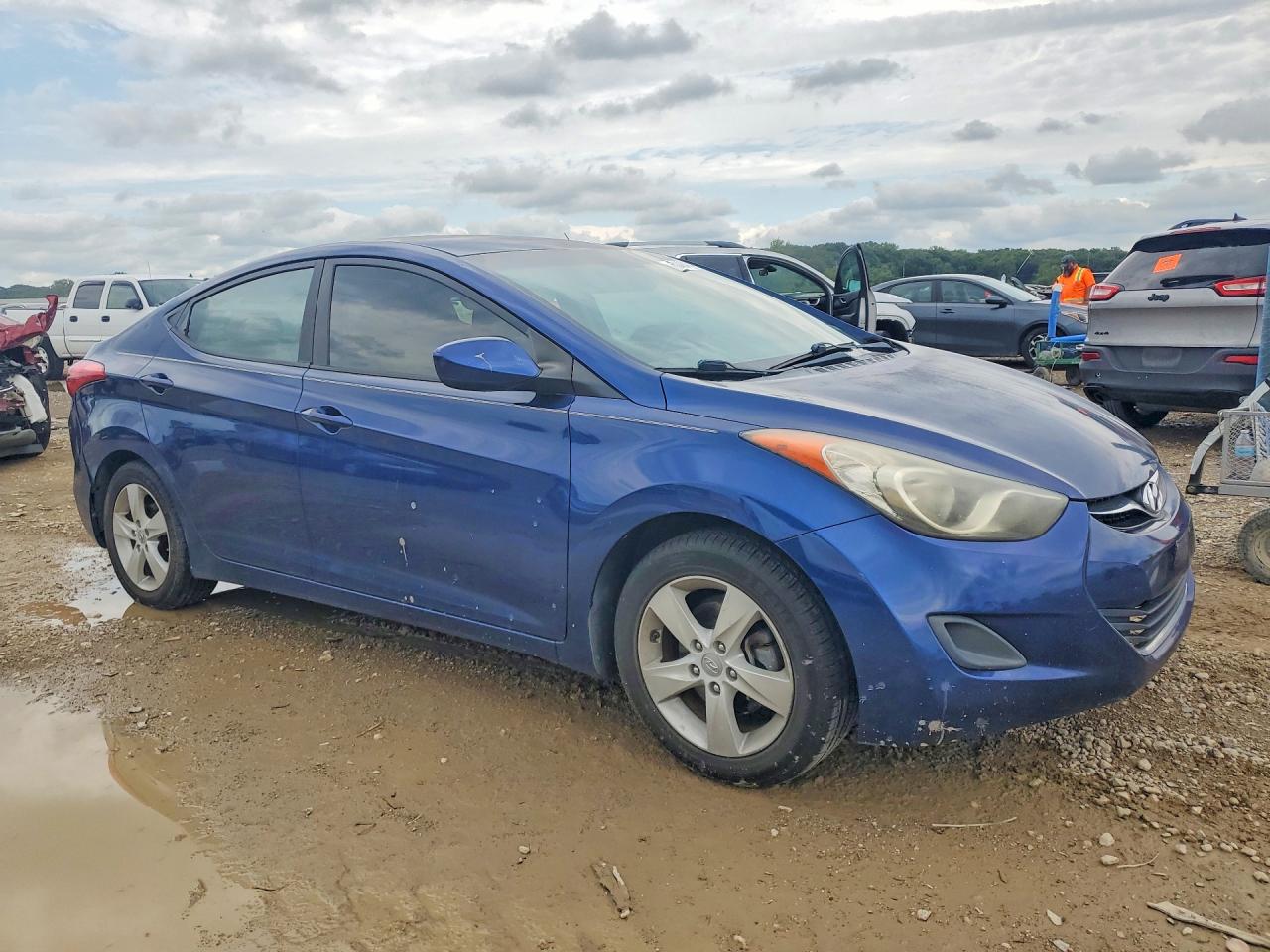 2013 HYUNDAI ELANTRA