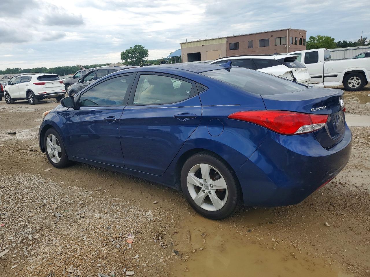 2013 HYUNDAI ELANTRA