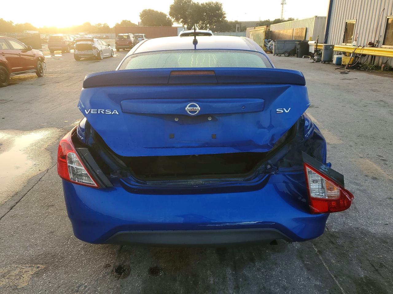 2017 NISSAN VERSA