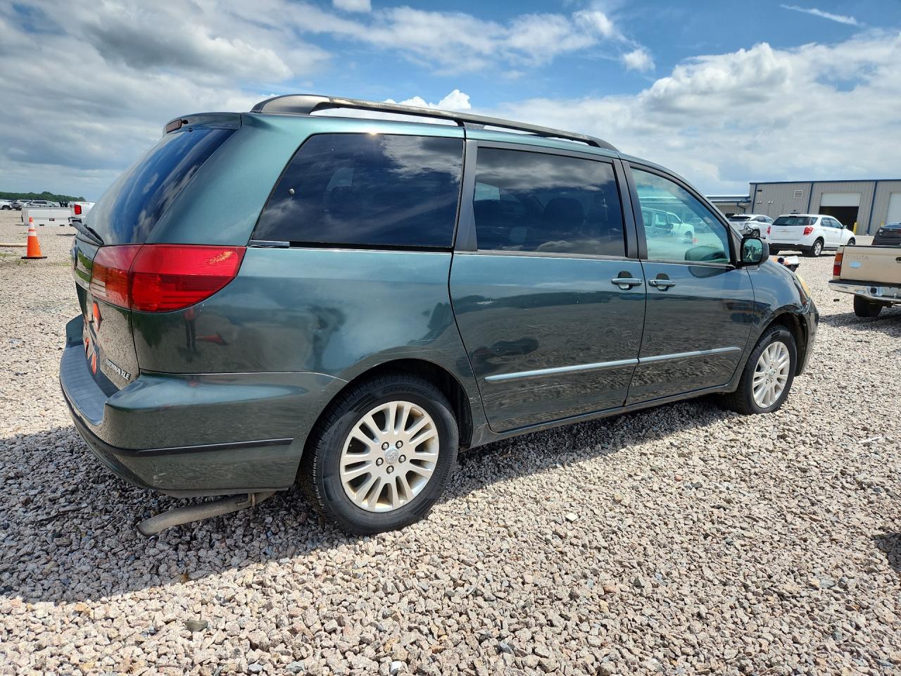2004 TOYOTA SIENNA