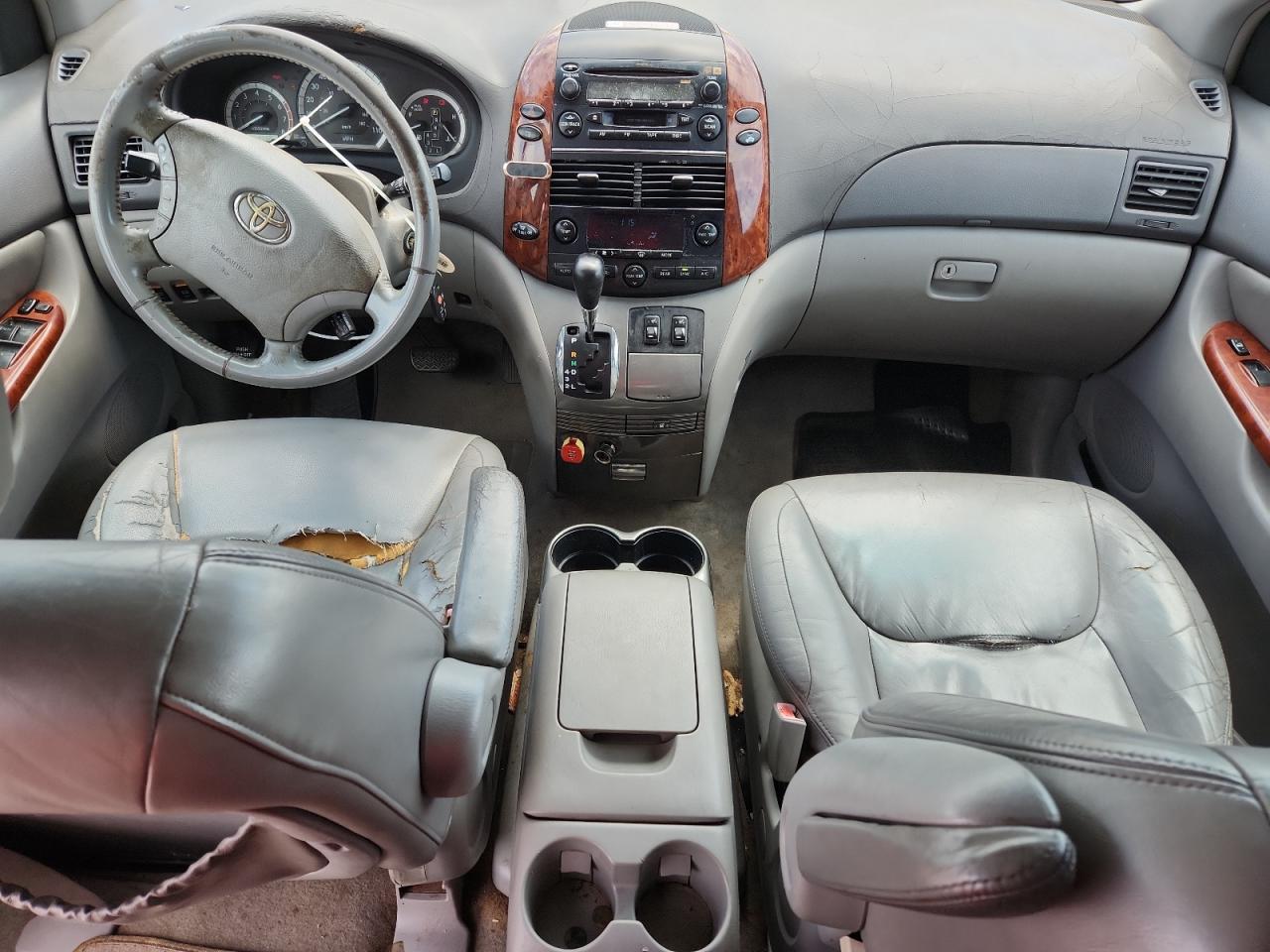 2004 TOYOTA SIENNA