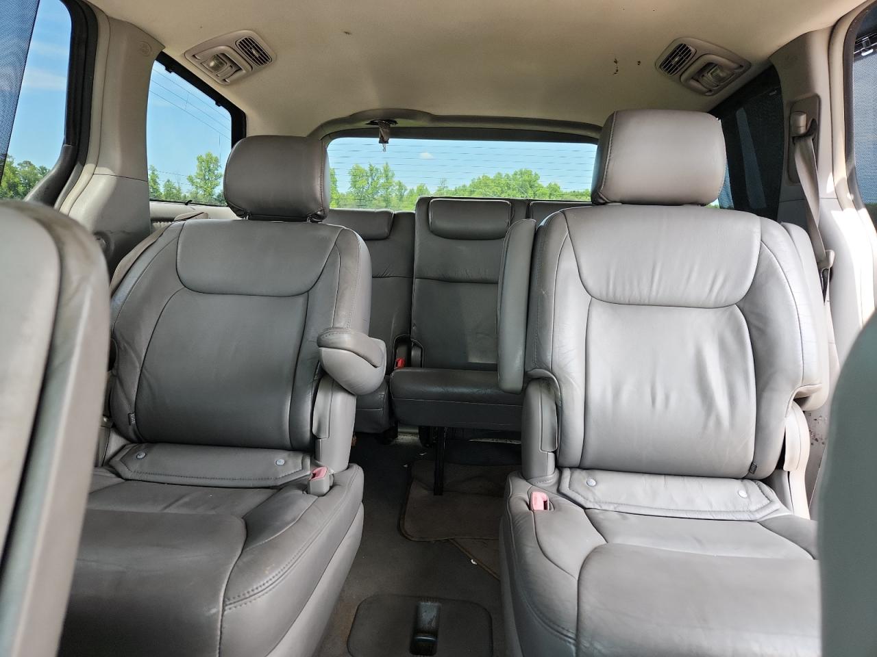 2004 TOYOTA SIENNA