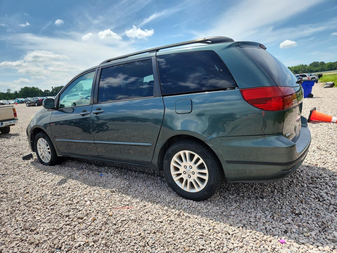 2004 TOYOTA SIENNA