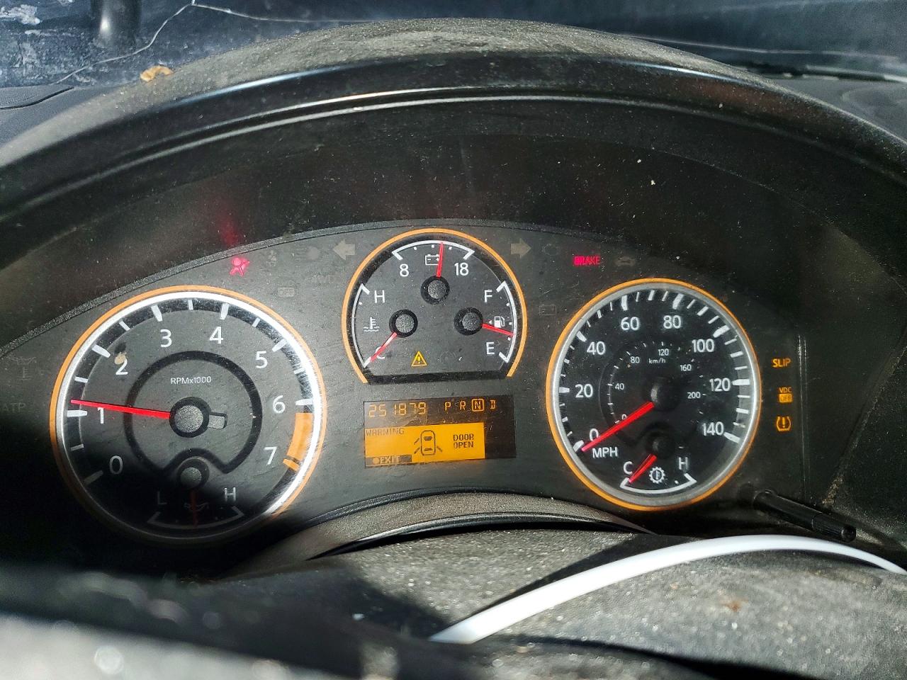 2011 NISSAN TITAN