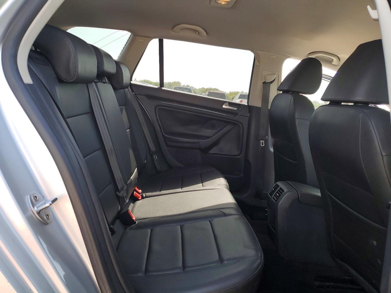 2010 VOLKSWAGEN JETTA