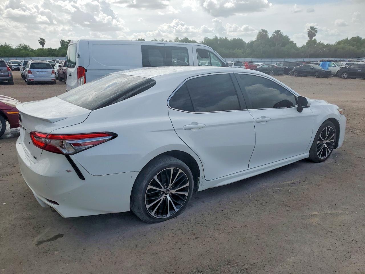 2018 TOYOTA CAMRY