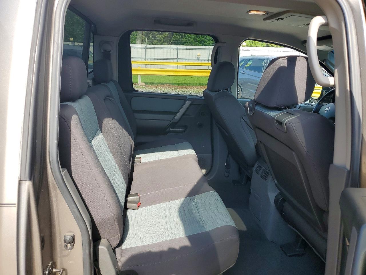 2006 NISSAN TITAN