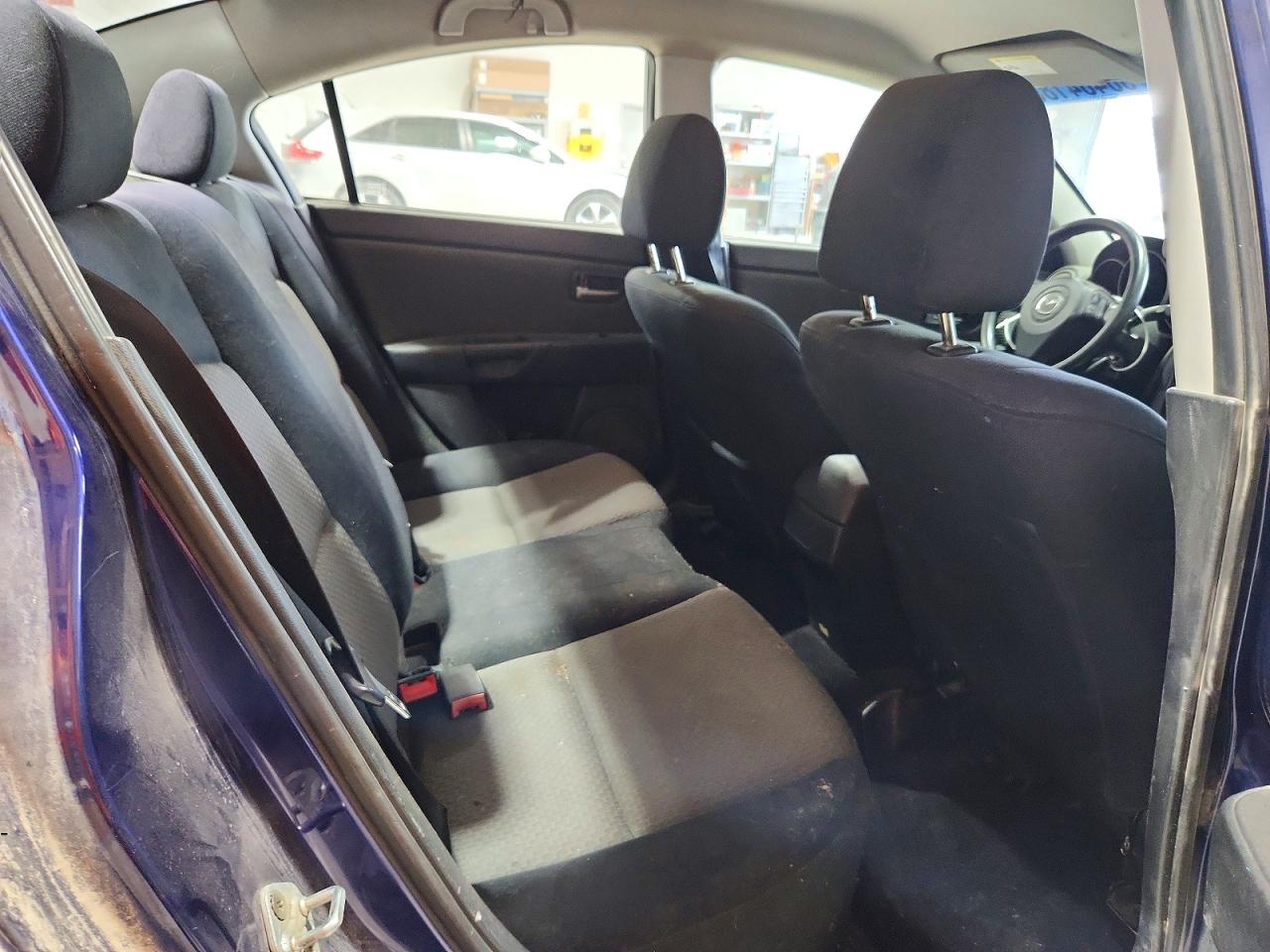 2006 MAZDA 3