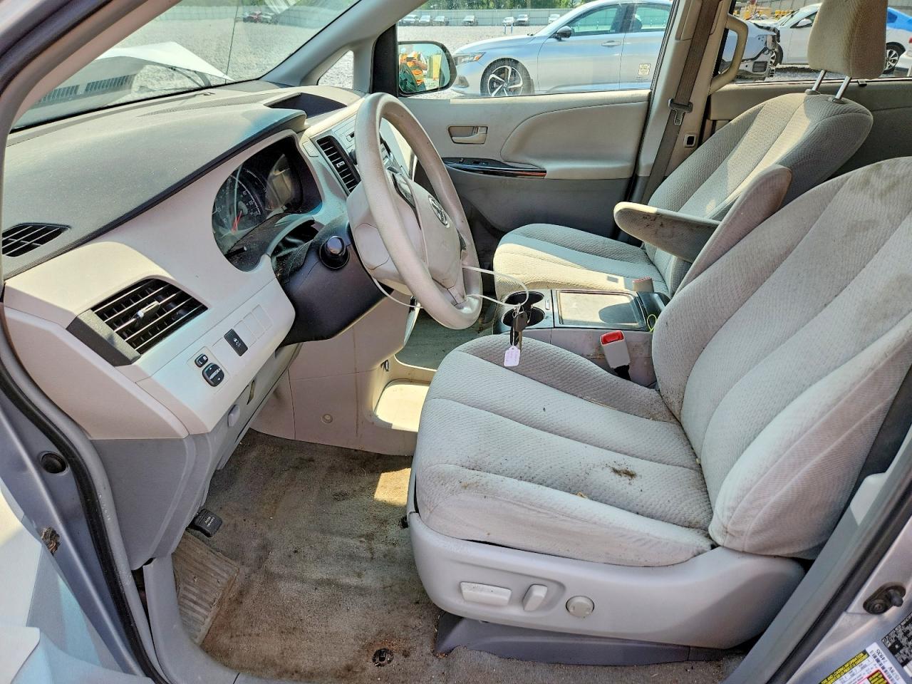 2014 TOYOTA SIENNA