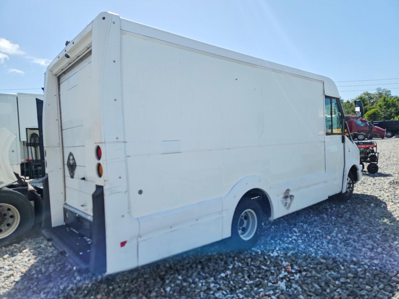 2013 ISUZU NPR