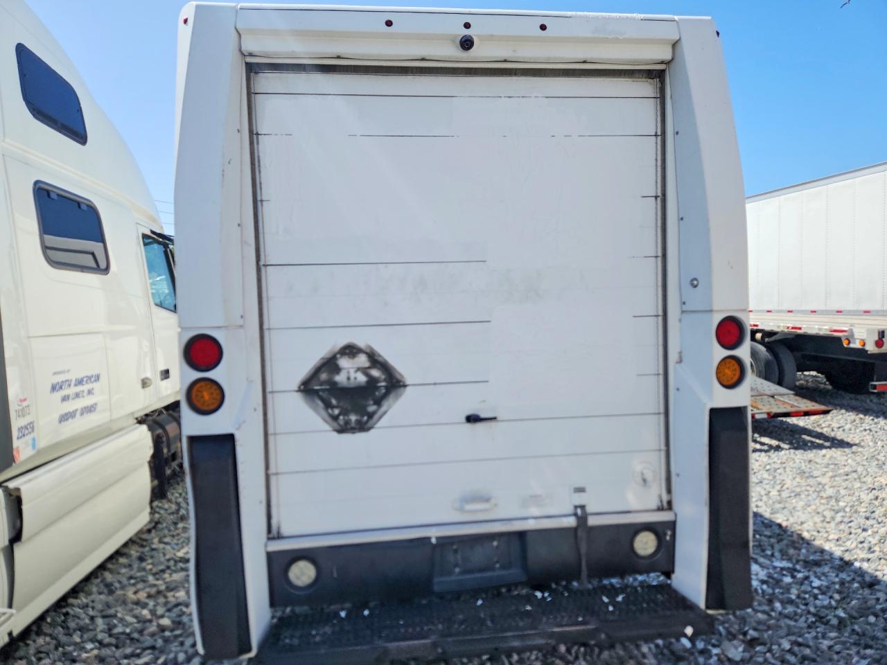 2013 ISUZU NPR