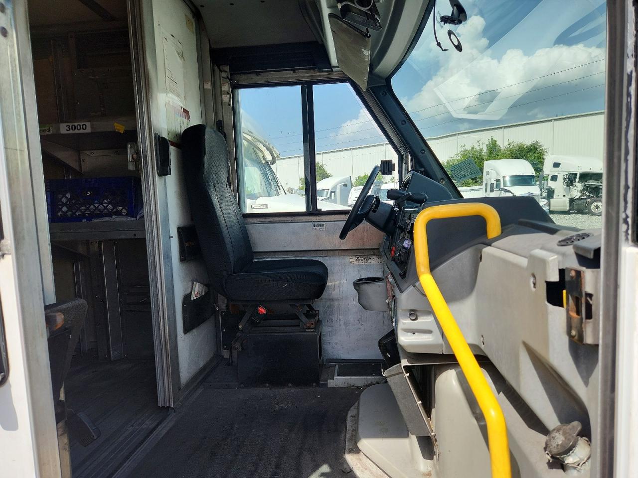 2013 ISUZU NPR