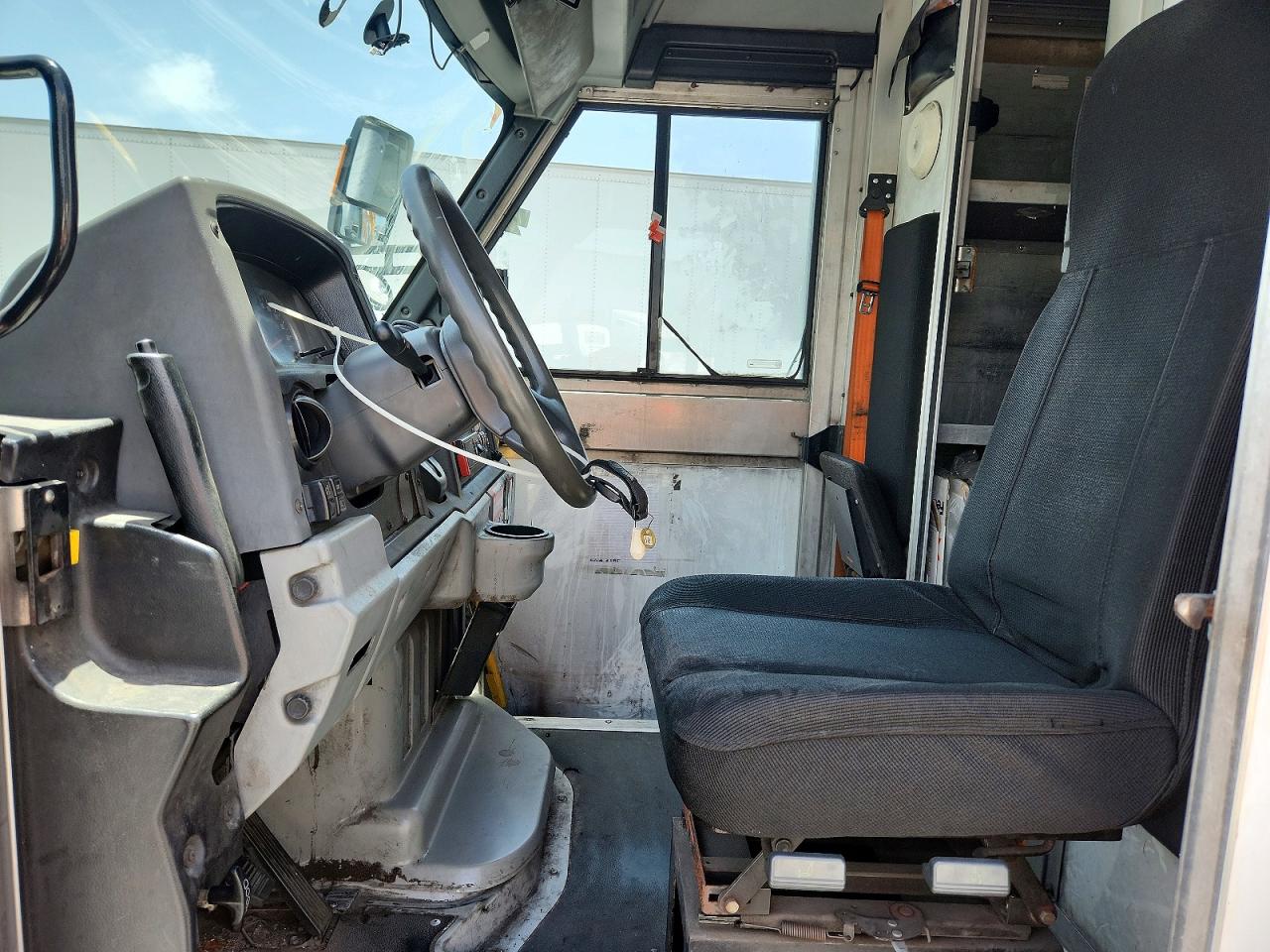 2013 ISUZU NPR