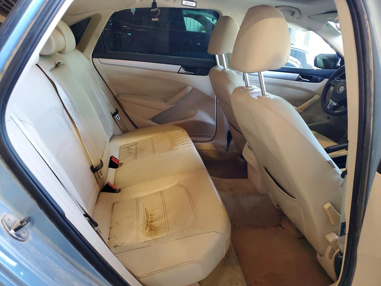 2012 VOLKSWAGEN PASSAT