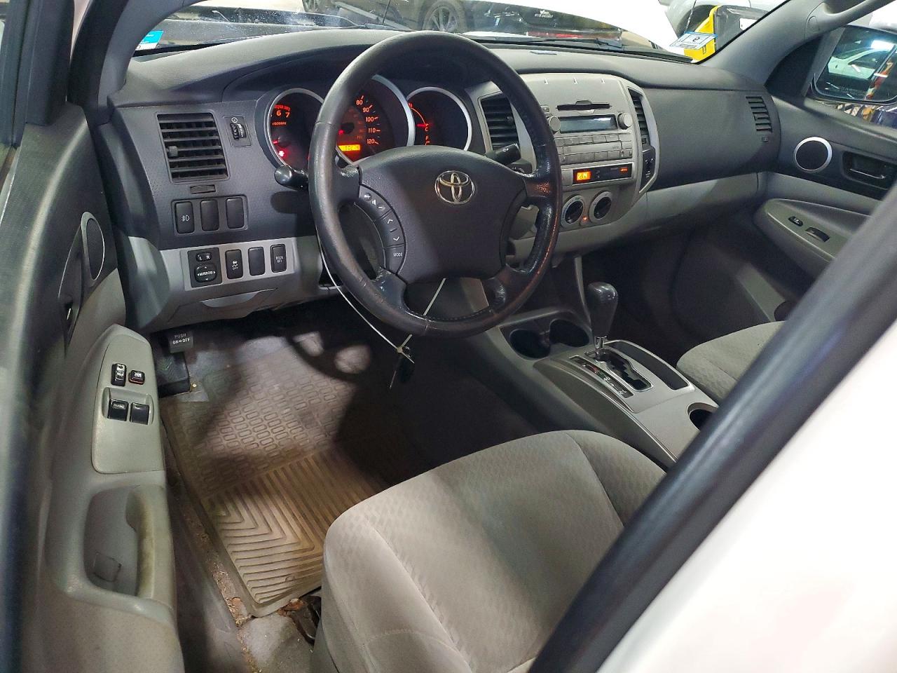 2011 TOYOTA TACOMA