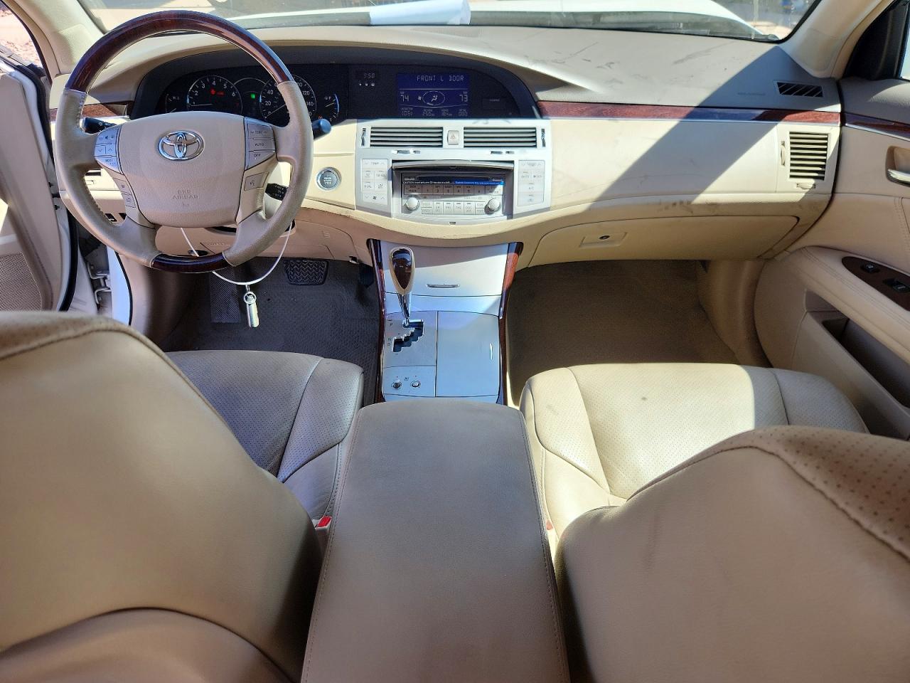 2010 TOYOTA AVALON