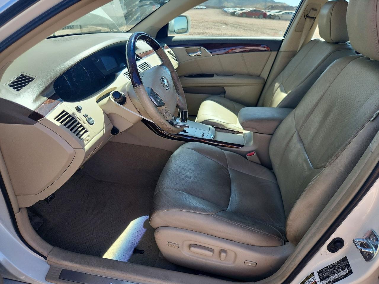 2010 TOYOTA AVALON