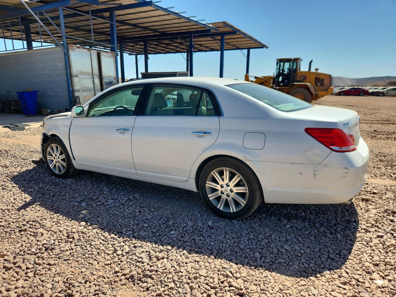 2010 TOYOTA AVALON