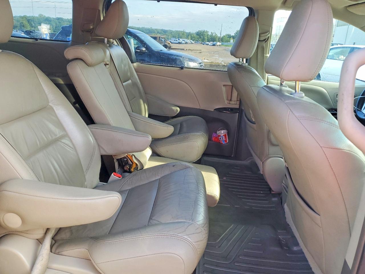 2016 TOYOTA SIENNA