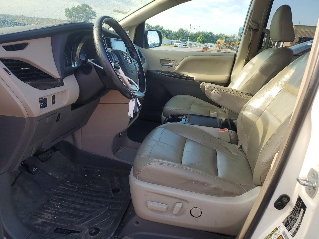 2016 TOYOTA SIENNA