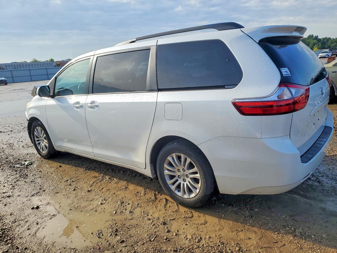 2016 TOYOTA SIENNA