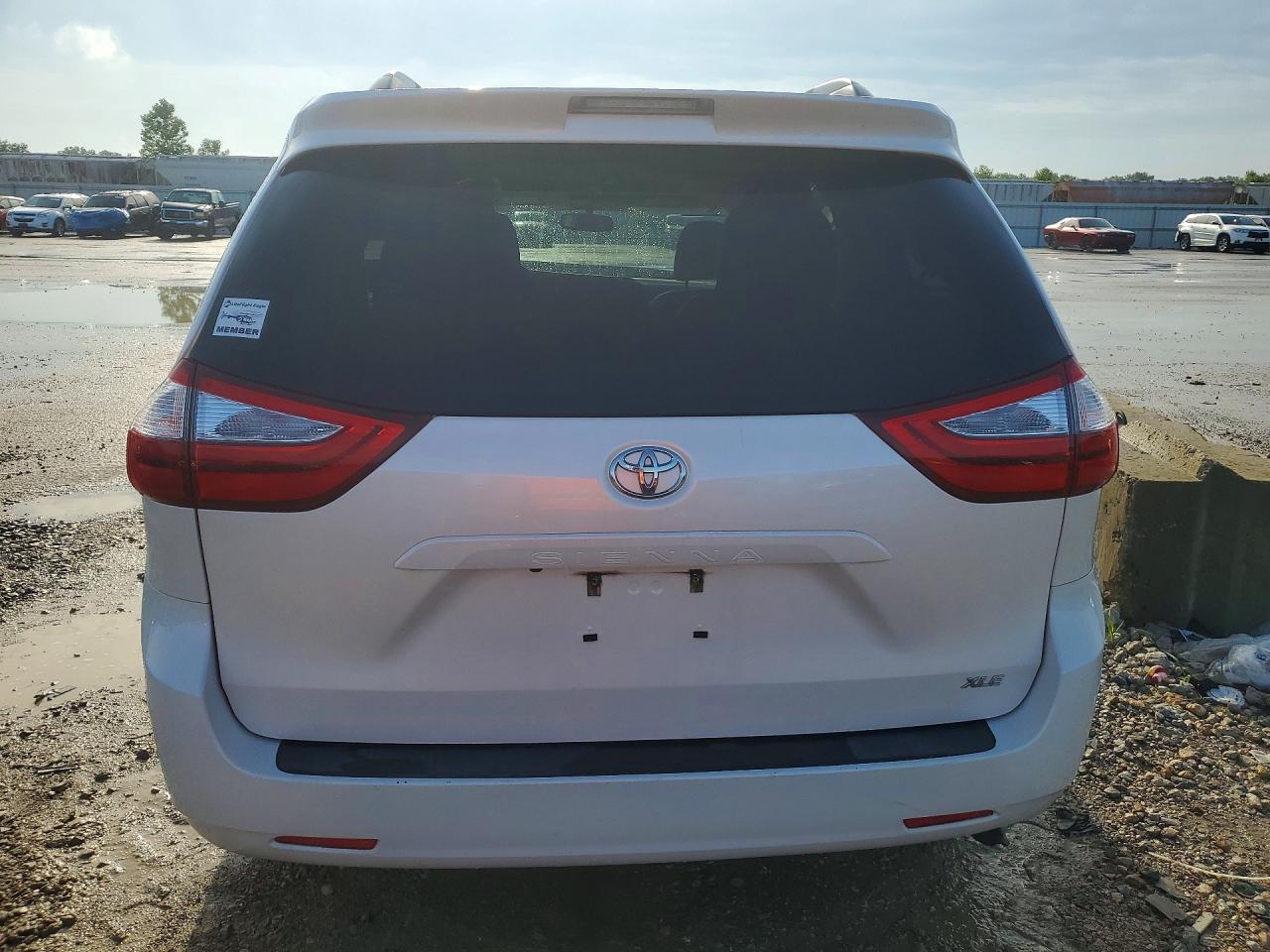 2016 TOYOTA SIENNA