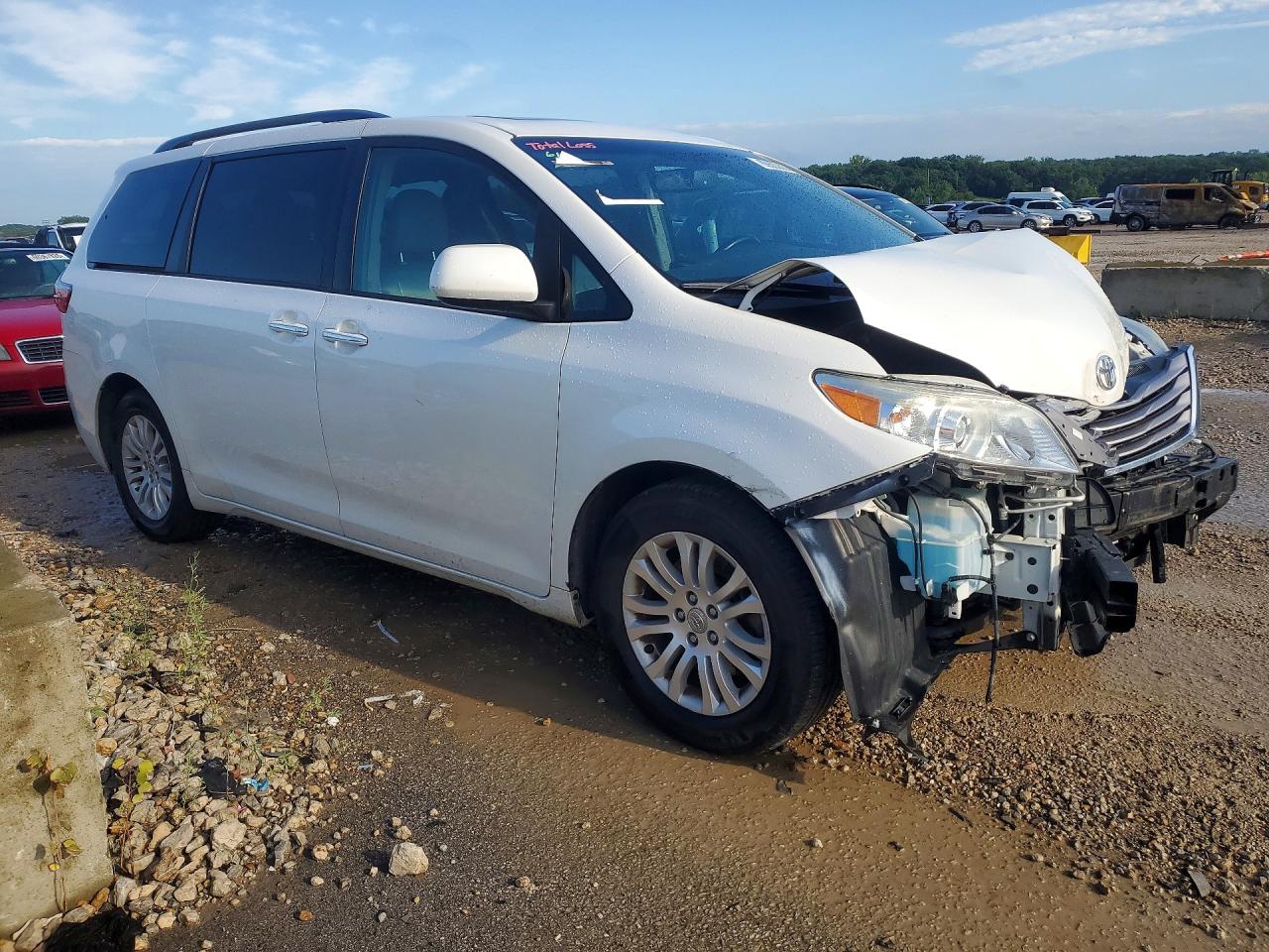 2016 TOYOTA SIENNA