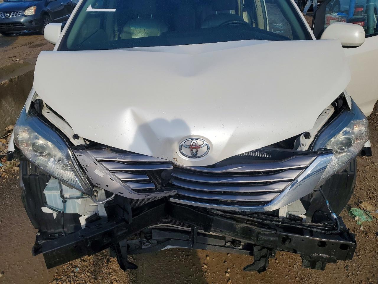 2016 TOYOTA SIENNA