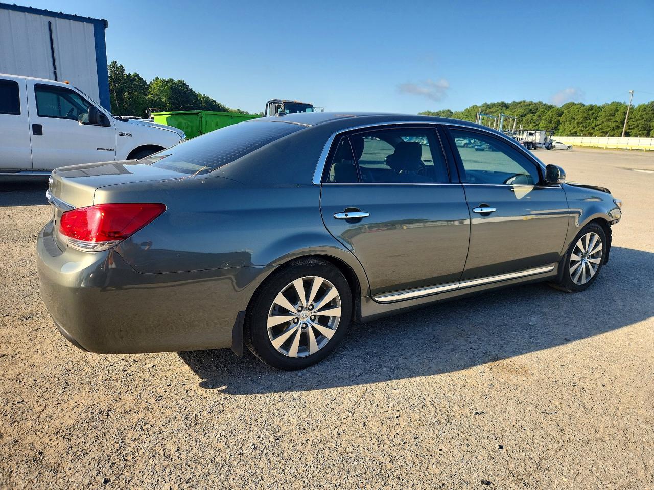2012 TOYOTA AVALON