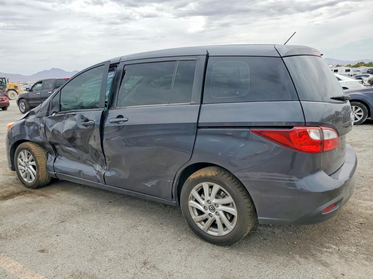 2013 MAZDA 5