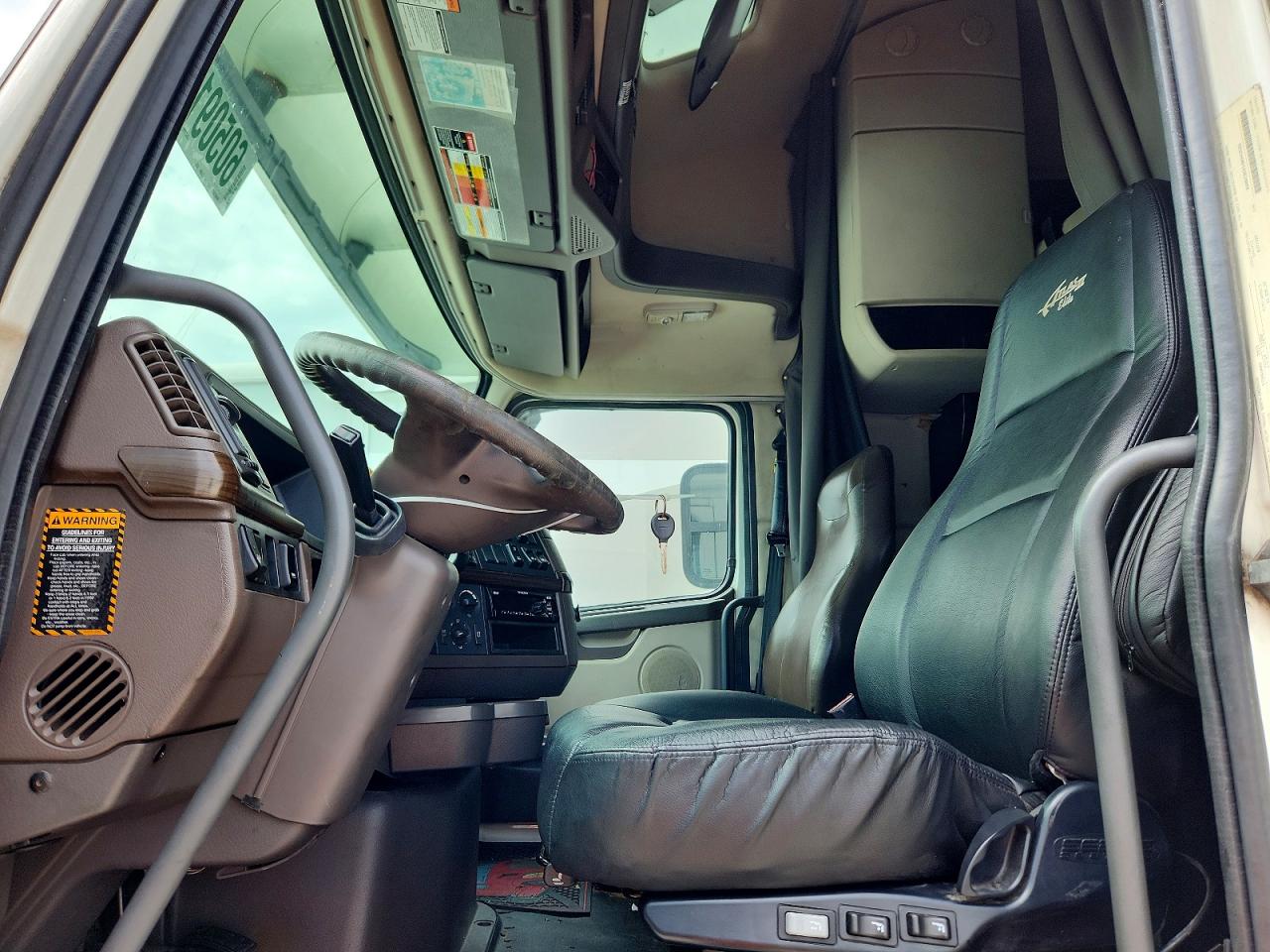 2016 VOLVO VN