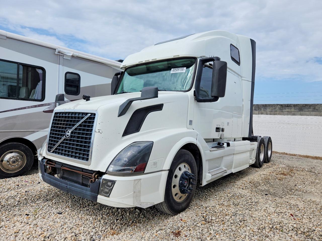 2016 VOLVO VN