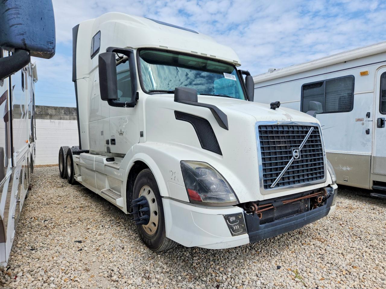2016 VOLVO VN