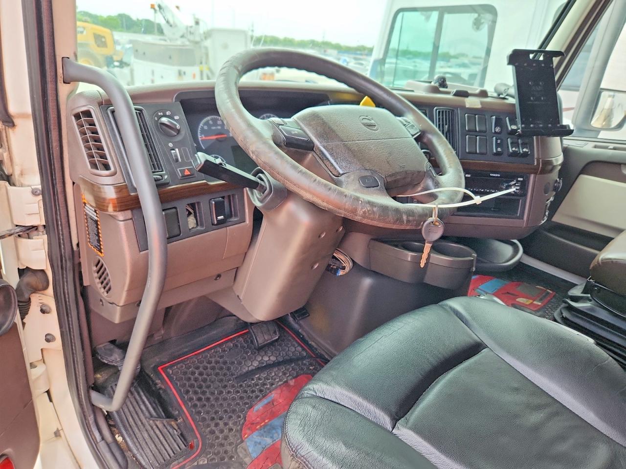 2016 VOLVO VN