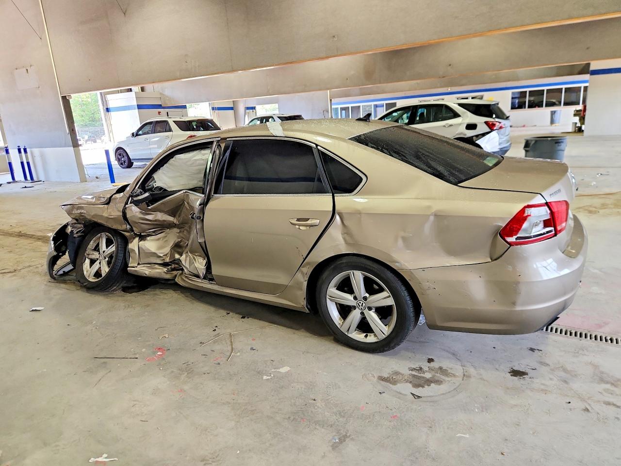 2015 VOLKSWAGEN PASSAT