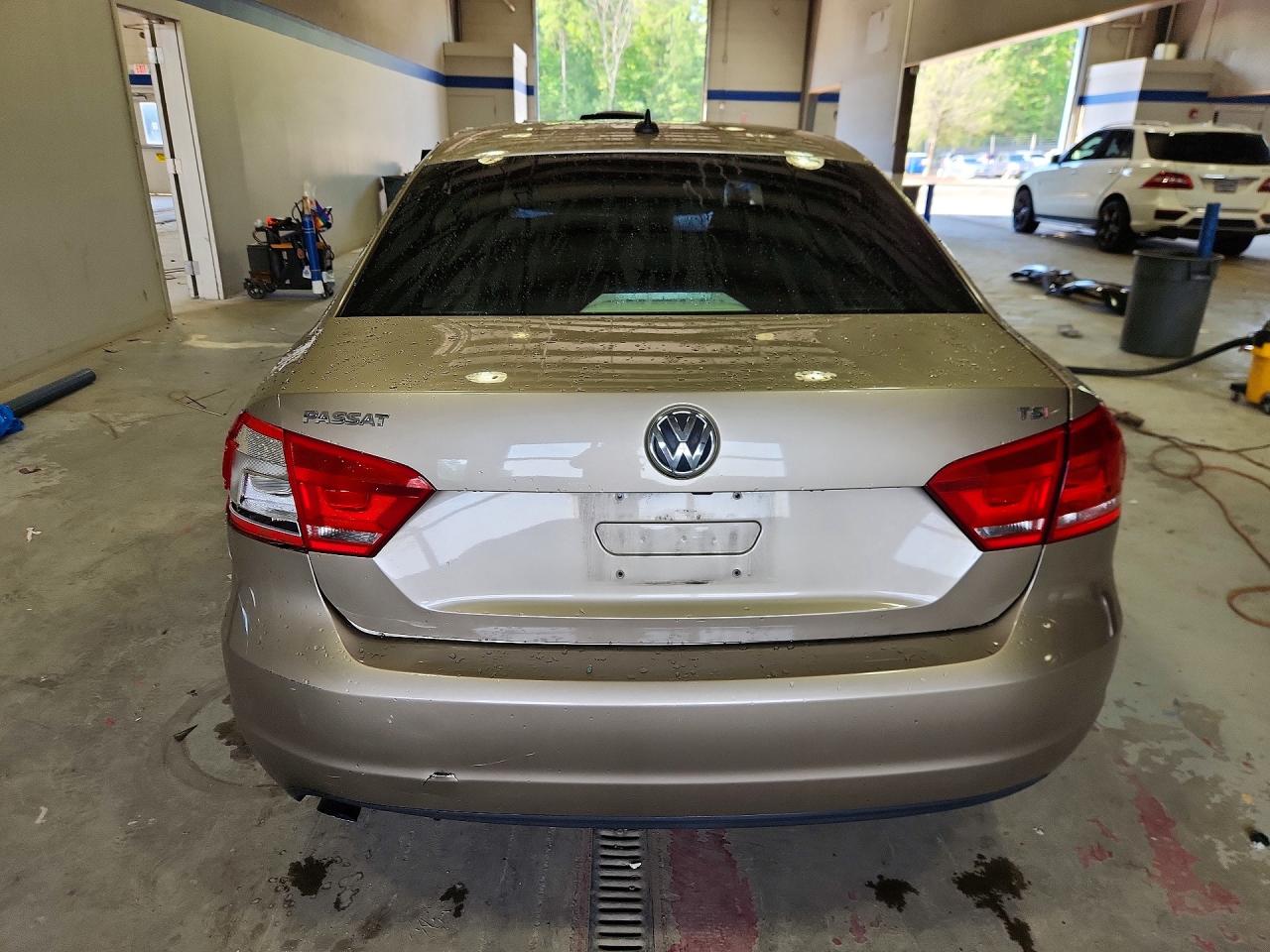 2015 VOLKSWAGEN PASSAT