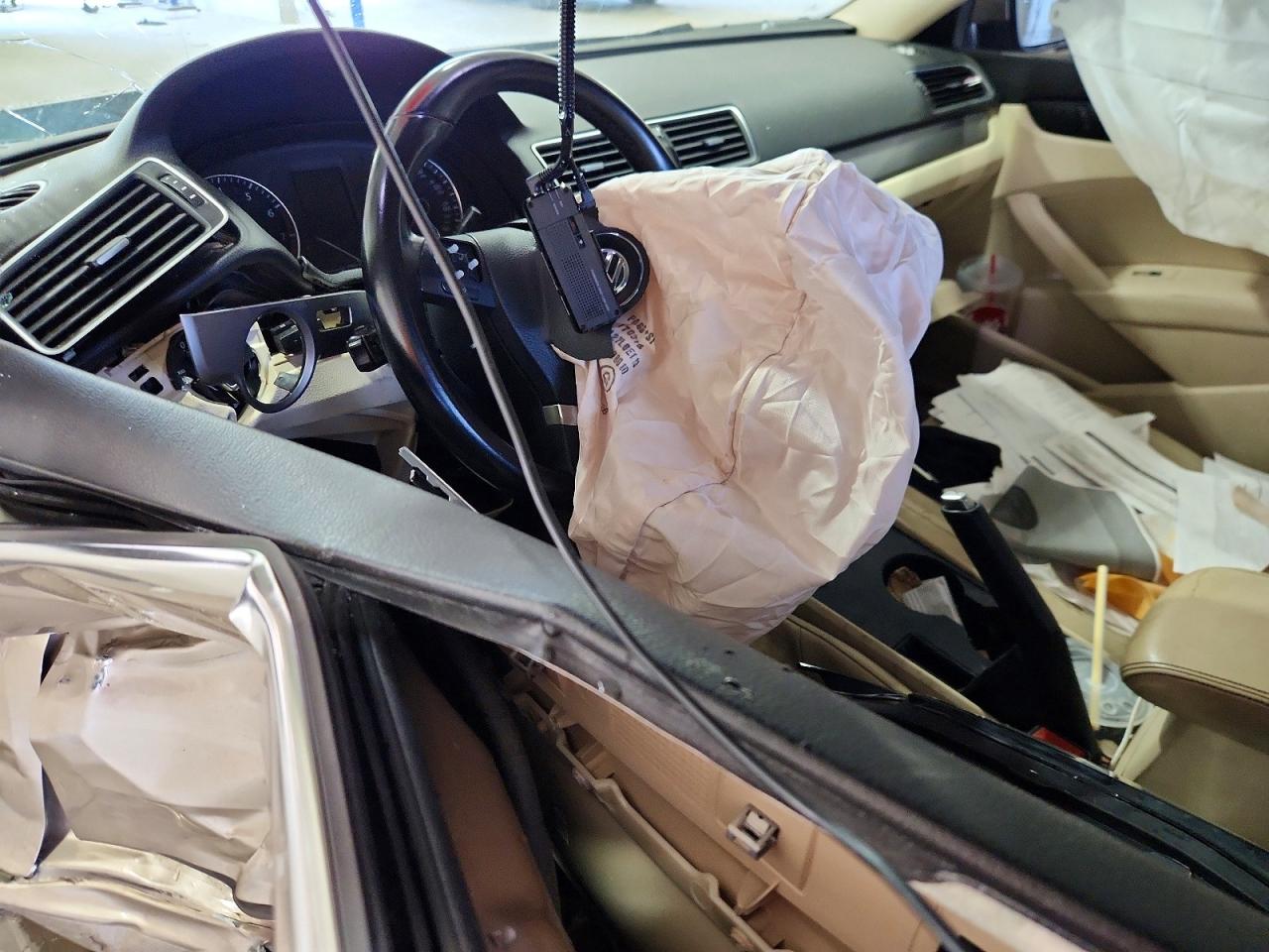 2015 VOLKSWAGEN PASSAT
