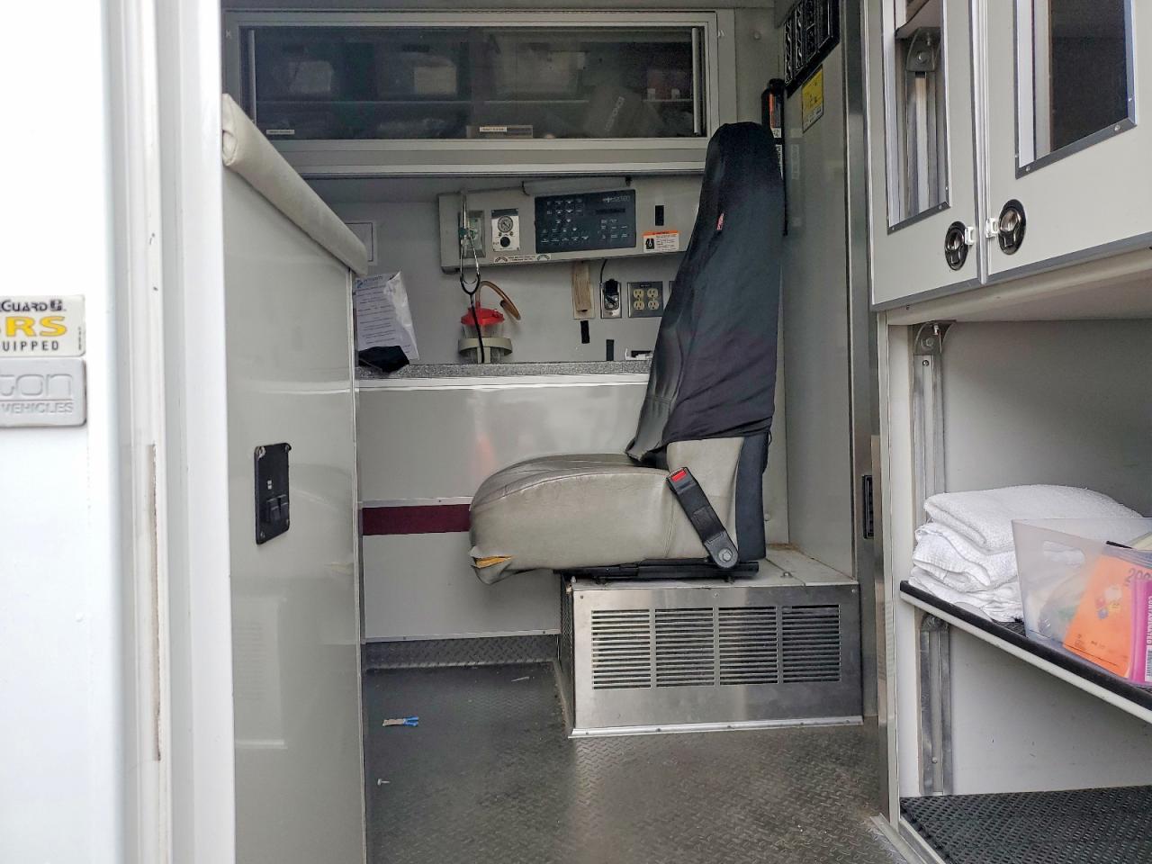2010 INTERNATIONAL 4000 SERIE