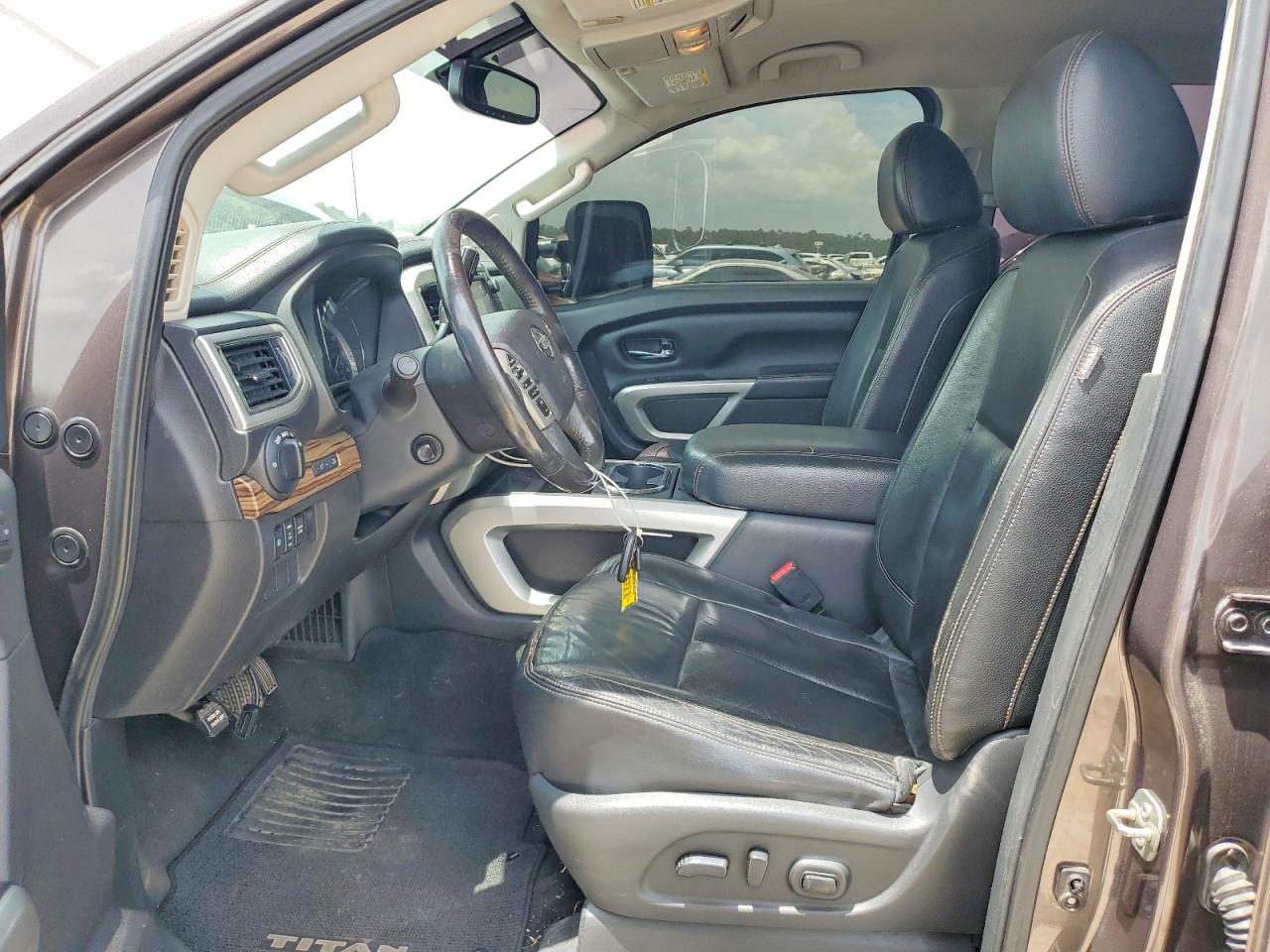 2016 NISSAN TITAN