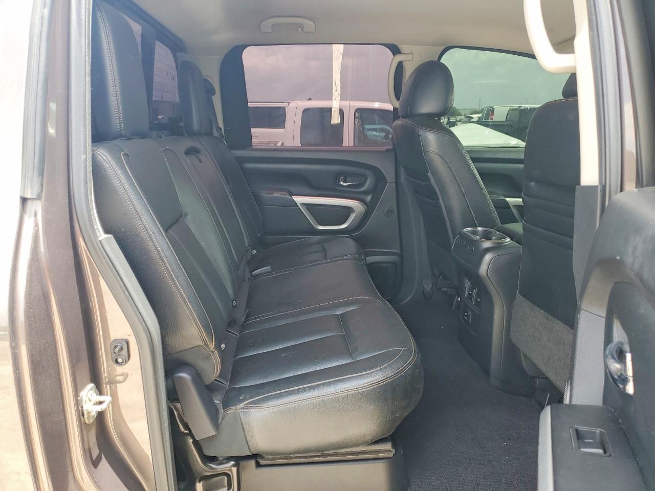 2016 NISSAN TITAN