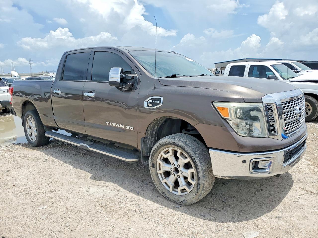 2016 NISSAN TITAN