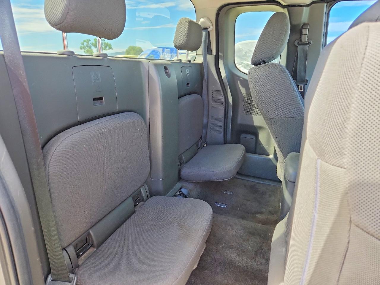 2015 NISSAN FRONTIER