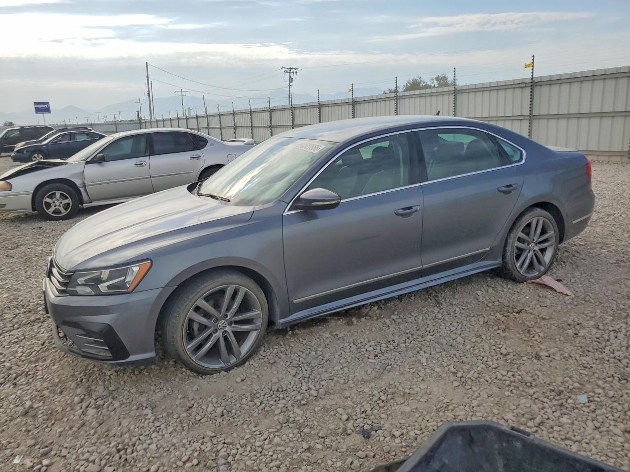 2016 VOLKSWAGEN PASSAT