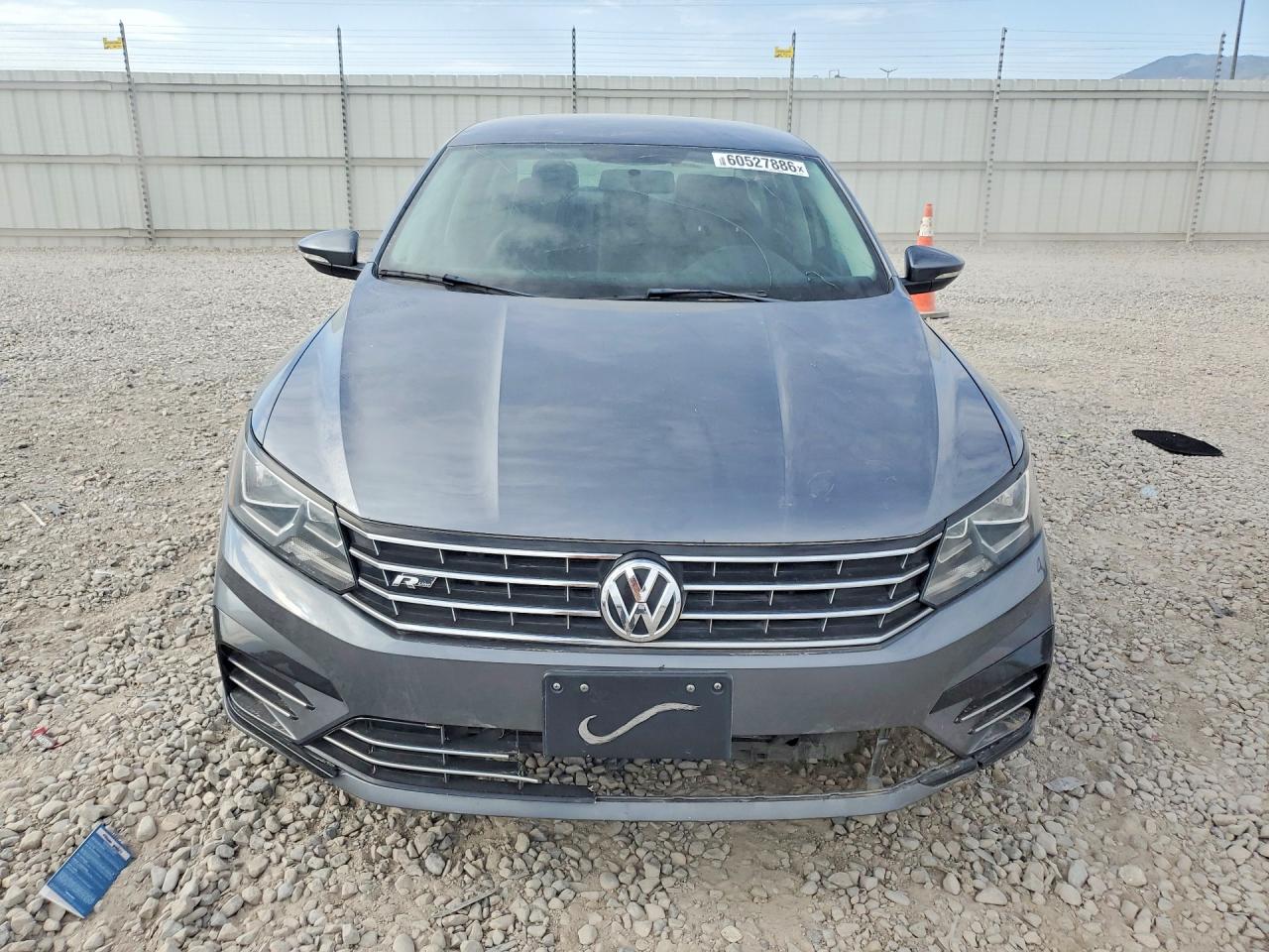 2016 VOLKSWAGEN PASSAT