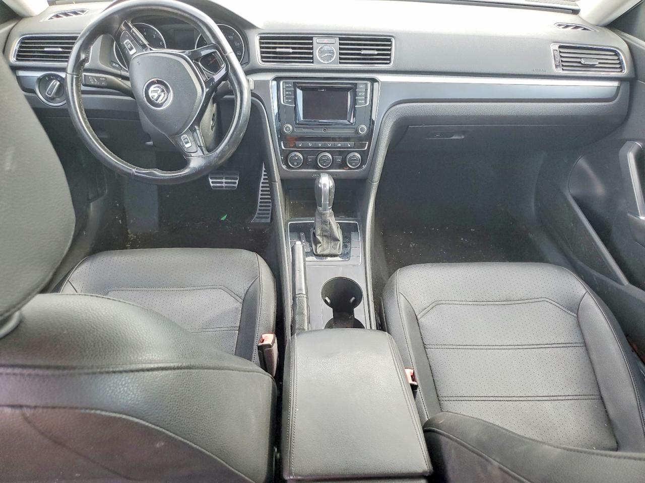 2016 VOLKSWAGEN PASSAT