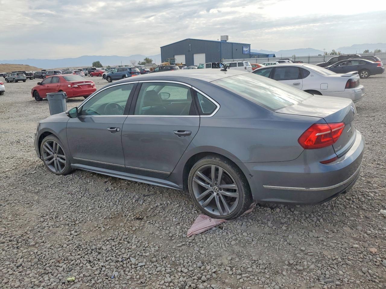 2016 VOLKSWAGEN PASSAT