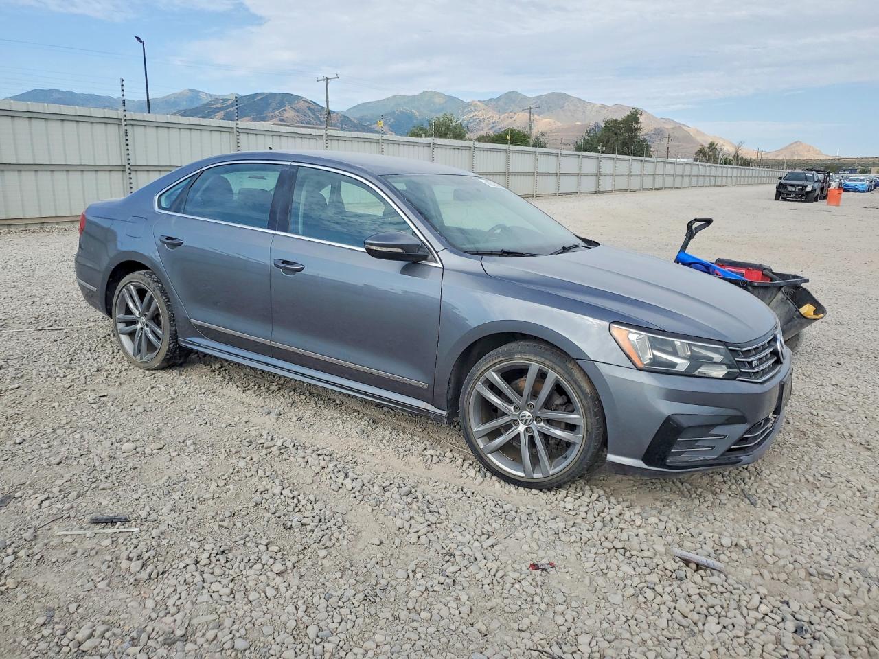 2016 VOLKSWAGEN PASSAT